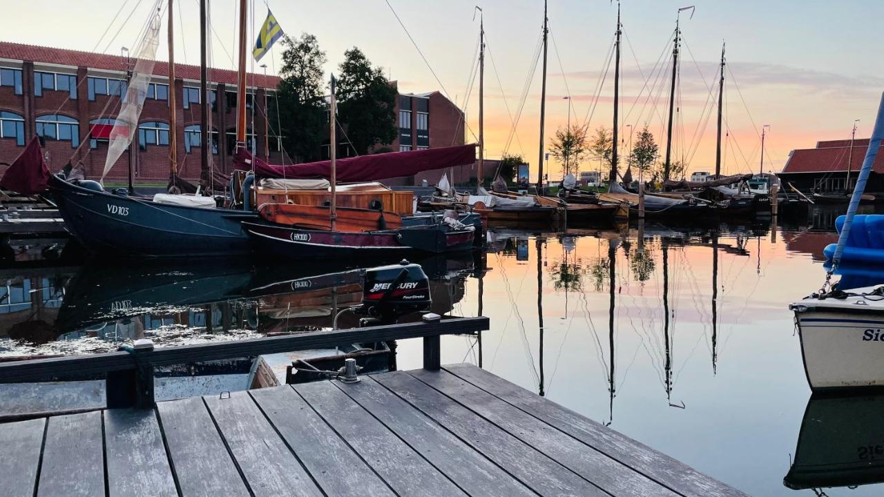 Woonboot 4 Hotel en barco Harderwijk