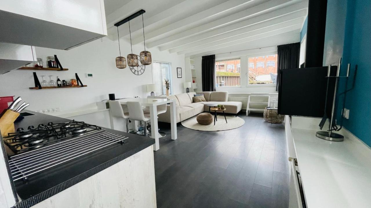 Woonboot 4 Hotel en barco Harderwijk
