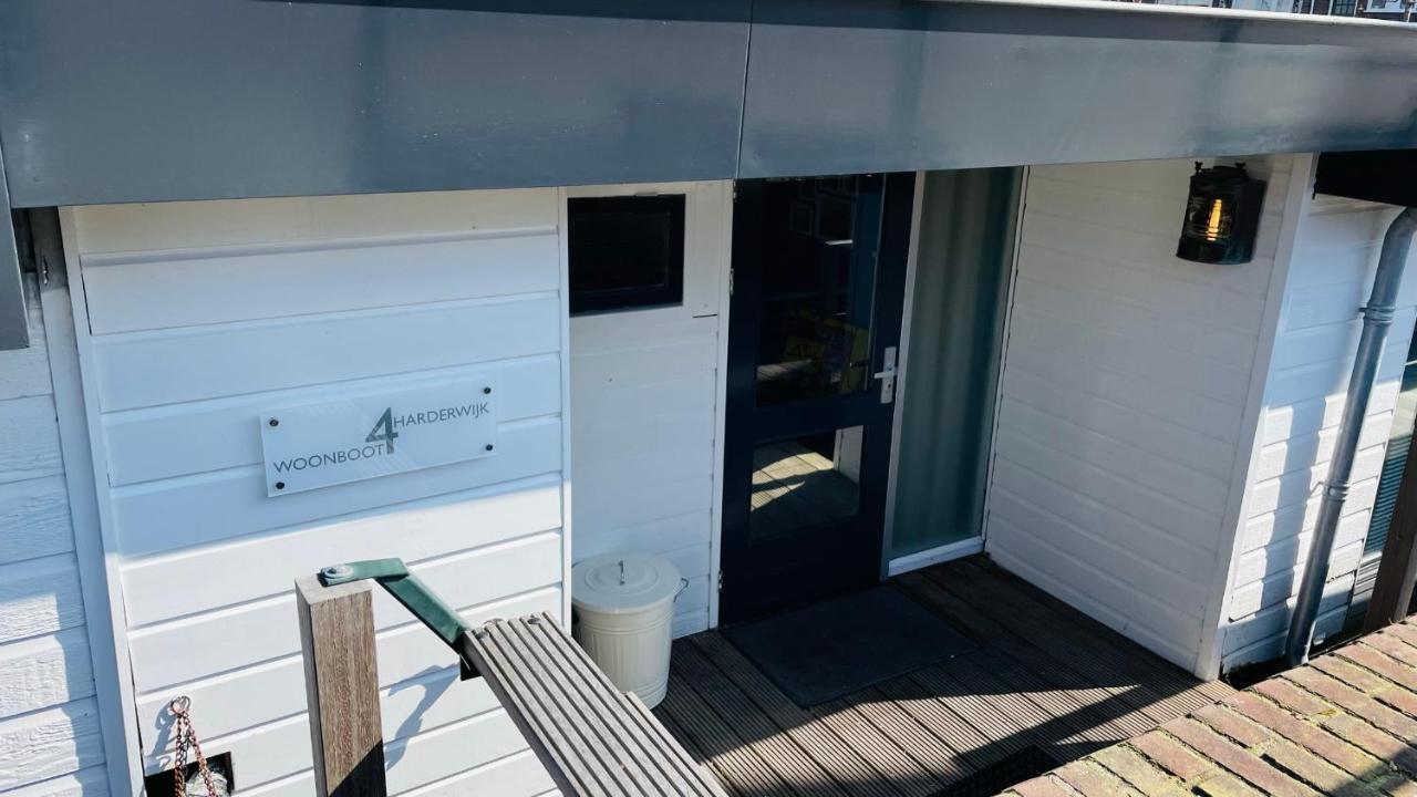 Woonboot 4 *